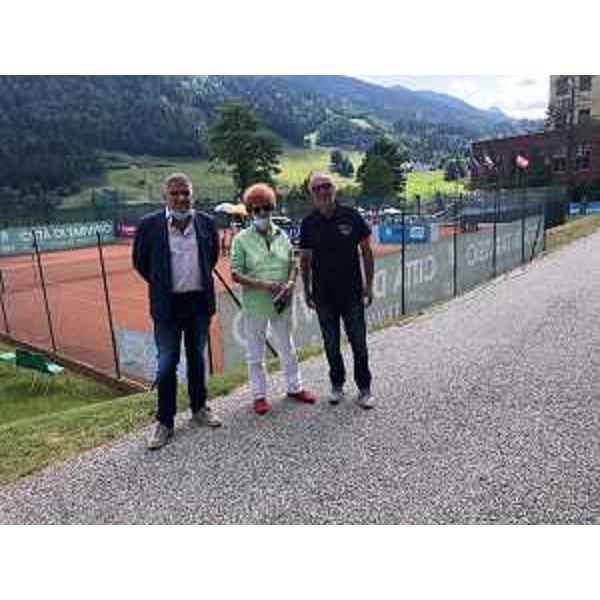 L'assessore Gibelli in visita al Città di Tarvisio Tennis Cup. - L'assessore Gibelli in visita al Città di Tarvisio Tennis Cup.