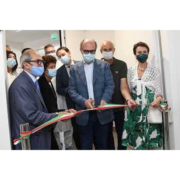 Il vicegovernatore del Friuli Venezia Giulia con delega alla Salute, Riccardo Riccardi, al taglio del nastro del nuovo reparto di Riabilitazione estensiva del presidio ospedaliero di San Vito al Tagliamento afferente all'Azienda sanitaria Friuli Occidentale. - Il vicegovernatore del Friuli Venezia Giulia con delega alla Salute, Riccardo Riccardi, al taglio del nastro del nuovo reparto di Riabilitazione estensiva del presidio ospedaliero di San Vito al Tagliamento afferente all'Azienda sanitaria Friuli Occidentale.