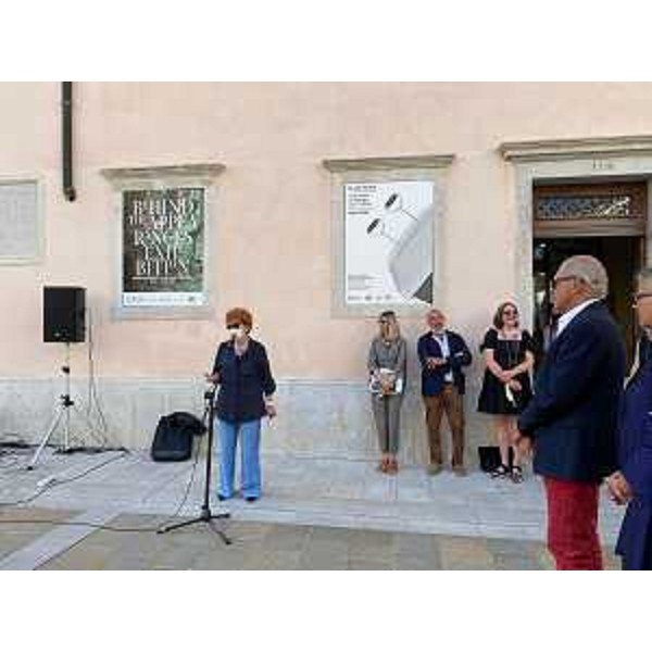 L'assessore regionale alla Cultura Tiziana Gibelli durante l'inaugurazione della mostra d'arte Behind the Appearances allestita alla Galleria Regionale dArte contemporanea Luigi Spazzapan di Gradisca dIsonzo - L'assessore regionale alla Cultura Tiziana Gibelli durante l'inaugurazione della mostra d'arte Behind the Appearances allestita alla Galleria Regionale dArte contemporanea Luigi Spazzapan di Gradisca dIsonzo