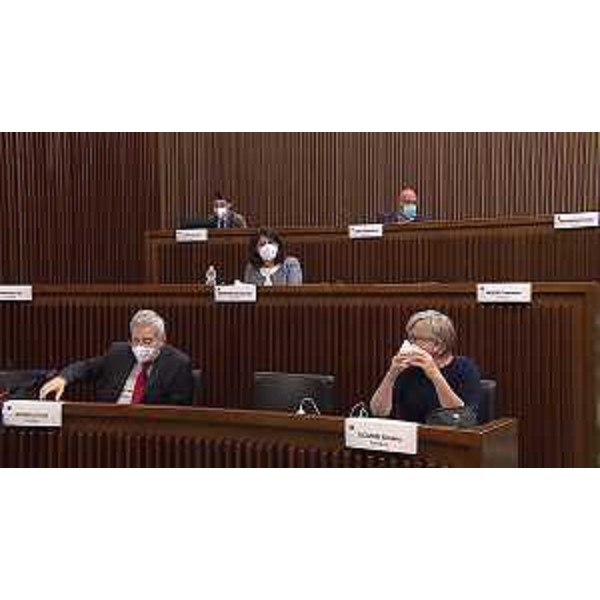 I banchi dei gruppi di Opposizione nel corso di una commissione consiliare - I banchi dei gruppi di Opposizione nel corso di una commissione consiliare