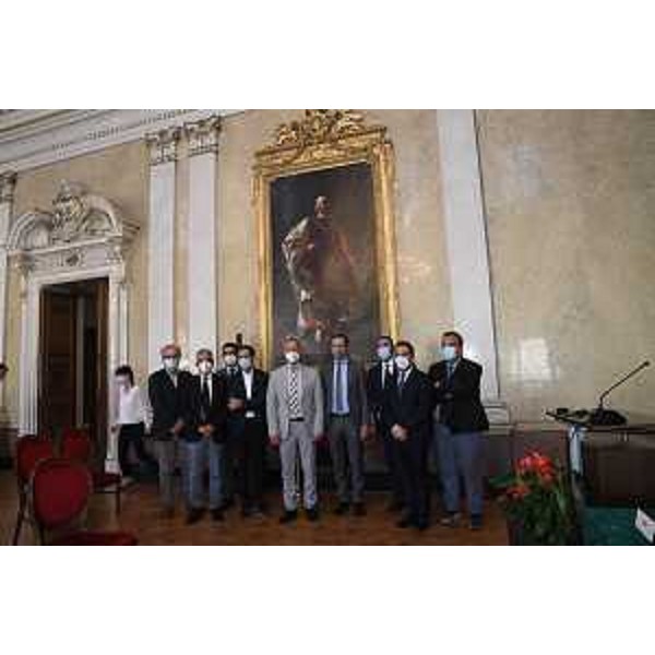 Il governatore Massimiliano Fedriga, il presidente del Consiglio regionale Piero Mauro Zanin e la delegazione istituzionale guidata dal presidente del Consiglio regionale della Sardegna Michele Pais, della quale fanno parte tra gli altri, il rettore dell'Università degli Studi di Sassari Gavino Mariotti e il senatore Carlo Doria. - Il governatore Massimiliano Fedriga, il presidente del Consiglio regionale Piero Mauro Zanin e la delegazione istituzionale guidata dal presidente del Consiglio regionale della Sardegna Michele Pais, della quale fanno parte tra gli altri, il rettore dell'Università degli Studi di Sassari Gavino Mariotti e il senatore Carlo Doria.