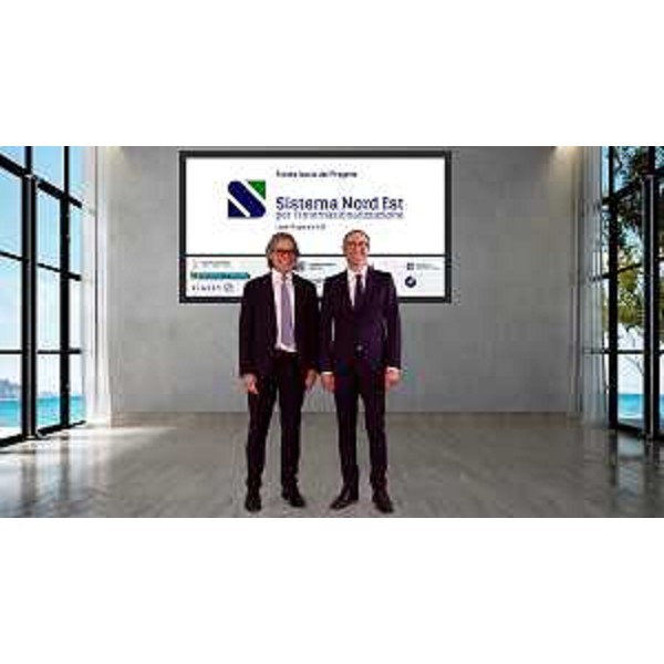 Gli assessori regionali del Friuli Venezia Giulia Sergio Emidio Bini (a sinistra) e quello del Veneto Federico Caner (a destra) nel corso dell'evento di lancio a Padova del nuovo progetto coordinato da Finest. - Gli assessori regionali del Friuli Venezia Giulia Sergio Emidio Bini (a sinistra) e quello del Veneto Federico Caner (a destra) nel corso dell'evento di lancio a Padova del nuovo progetto coordinato da Finest.