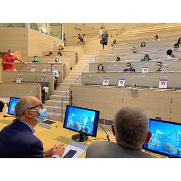 Il vicegovernatore con delega alla Salute Riccardo Riccardi durante la cerimonia di ringraziamento agli specializzandi e agli studenti del corso di Medicina e Chirurgia dell'Azienda sanitaria universitaria Giuliano Isontina - Il vicegovernatore con delega alla Salute Riccardo Riccardi durante la cerimonia di ringraziamento agli specializzandi e agli studenti del corso di Medicina e Chirurgia dell'Azienda sanitaria universitaria Giuliano Isontina