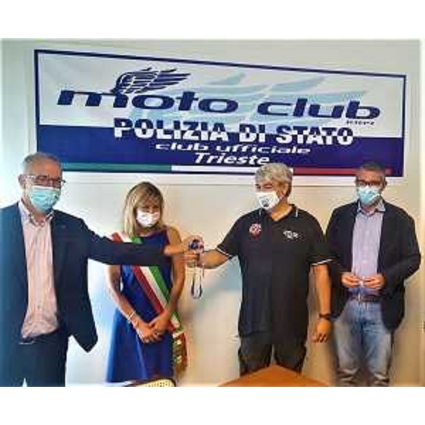 Un momento dell'inaugurazione della nuova sede del Moto Club ufficiale della Polizia di Stato. - Un momento dell'inaugurazione della nuova sede del Moto Club ufficiale della Polizia di Stato.