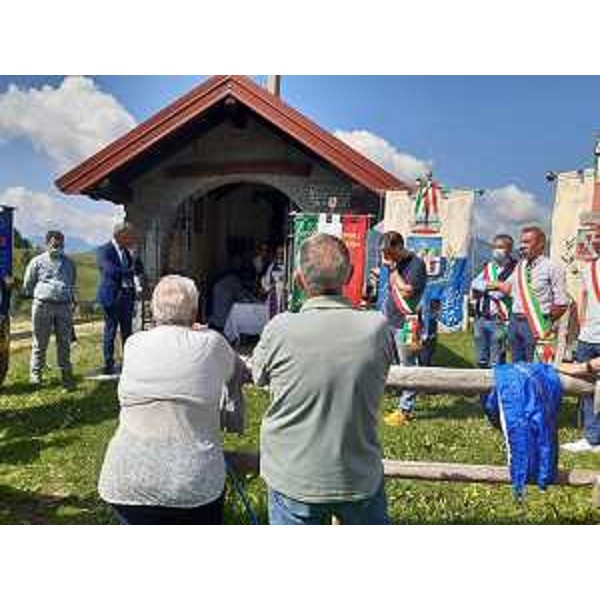 Il presidente del Cr Fvg, Piero Mauro Zanin, e i consiglieri regionali Franco Iacop e Luca Boschetti durante la commemorazione alla cappella di Pramosio di Paluzza (Ud) - Il presidente del Cr Fvg, Piero Mauro Zanin, e i consiglieri regionali Franco Iacop e Luca Boschetti durante la commemorazione alla cappella di Pramosio di Paluzza (Ud) 