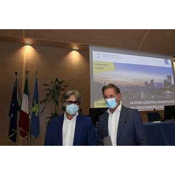 Gli assessori alle Attività produttive Sergio Emidio Bini e alla Difesa dell'ambiente Fabio Scoccimarro. - Gli assessori alle Attività produttive Sergio Emidio Bini e alla Difesa dell'ambiente Fabio Scoccimarro. 