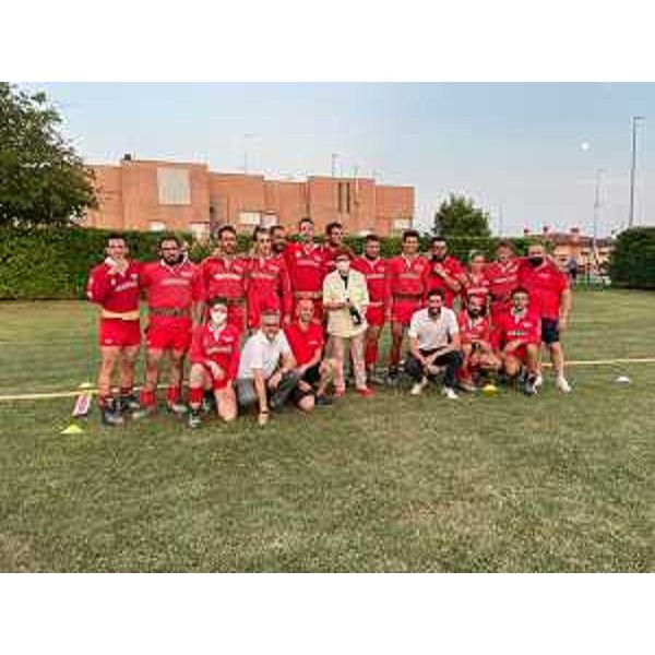 Foto di gruppo con la squadra delle Furie rosse di Tamai di Brugnera con l'assessore regionale allo Sport Tiziana Gibelli - Foto di gruppo con la squadra delle Furie rosse di Tamai di Brugnera con l'assessore regionale allo Sport Tiziana Gibelli
