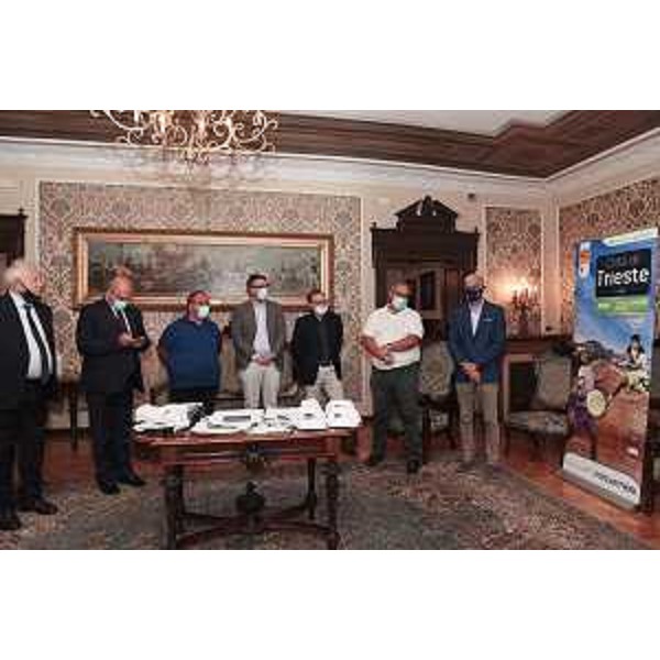 Lassessore alle Autonomie locali Pierpaolo Roberti (al centro) nel corso della presentazione delledizione 2021 del torneo "Città di Trieste Atp Challenger" in programma sui campi di Padriciano dal 24 luglio al primo agosto. - Lassessore alle Autonomie locali Pierpaolo Roberti (al centro) nel corso della presentazione delledizione 2021 del torneo "Città di Trieste Atp Challenger" in programma sui campi di Padriciano dal 24 luglio al primo agosto.