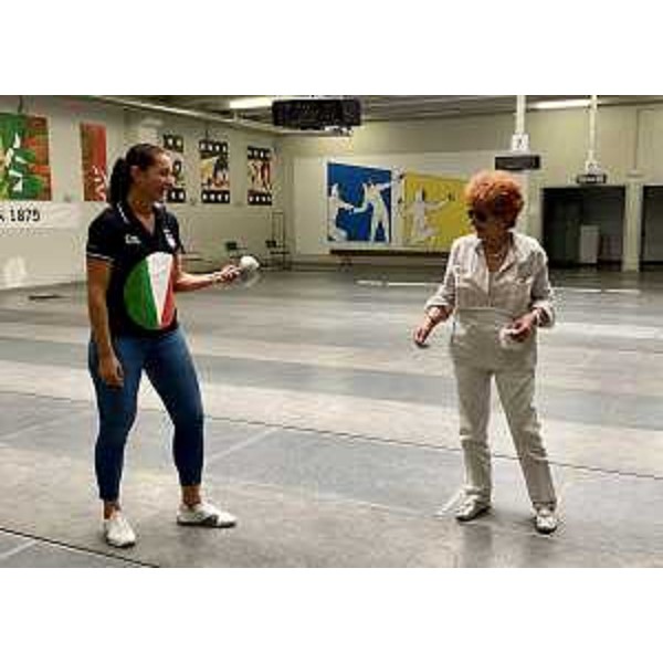 L'assessore regionale allo Sport Tiziana Gibelli insieme a Mara Navarria in un incontro svoltosi qualche giorno prima della partenza dell'atleta friuliana per Tokyo - L'assessore regionale allo Sport Tiziana Gibelli insieme a Mara Navarria in un incontro svoltosi qualche giorno prima della partenza dell'atleta friuliana per Tokyo