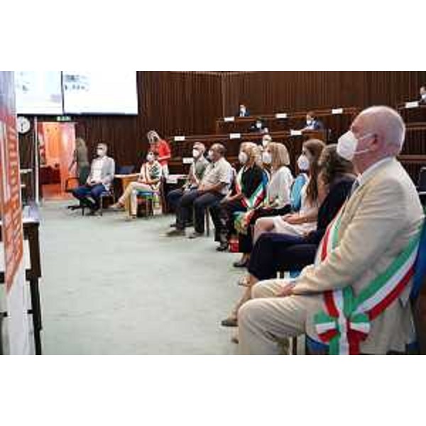 I rappresentanti dei Comuni in aula per la premiazione del programma Eloge - I rappresentanti dei Comuni in aula per la premiazione del programma Eloge