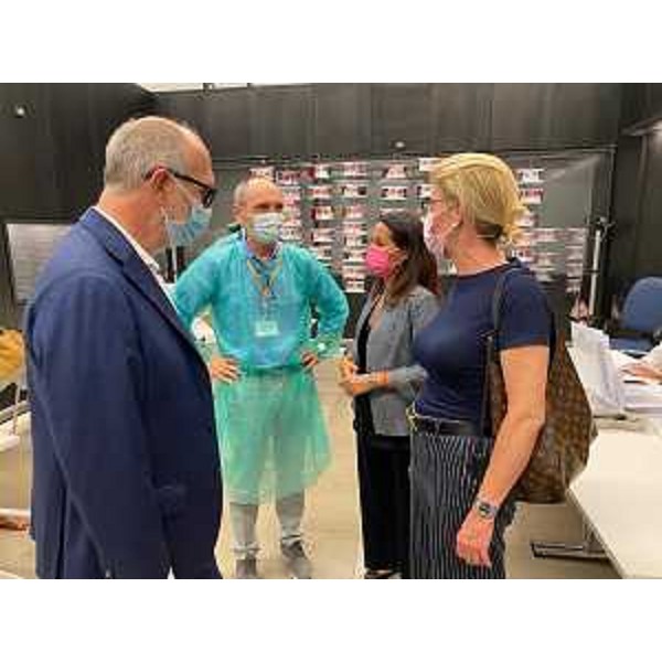 Il vicegovernatore del Friuli Venezia Giulia con delega alla Salute, Riccardo Riccardi, durante la visita della presidente della Commissione Parlamentare per linfanzia e l'adolescenza, la senatrice Licia Ronzulli, al centro vaccinale allestito nella Centrale idrodinamica di Trieste. - Il vicegovernatore del Friuli Venezia Giulia con delega alla Salute, Riccardo Riccardi, durante la visita della presidente della Commissione Parlamentare per linfanzia e l'adolescenza, la senatrice Licia Ronzulli, al centro vaccinale allestito nella Centrale idrodinamica di Trieste. 