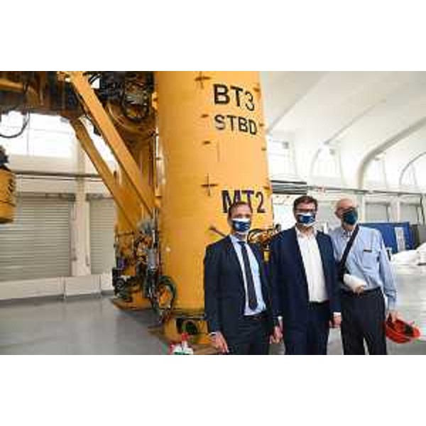 Il governatore Fedriga e i ministro Giorgetti nello stabilimento della Saipem - Il governatore Fedriga e i ministro Giorgetti nello stabilimento della Saipem