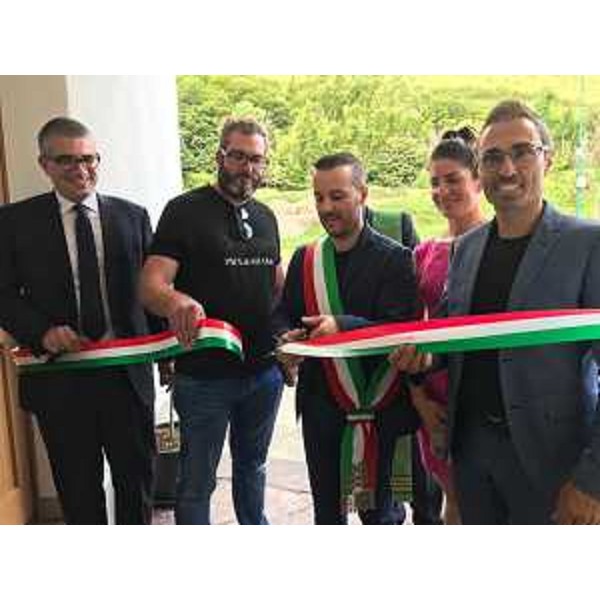 Il vicepresidente del Consiglio regionale, Stefano Mazzolini, primo a destra, al taglio del nastro a Verzegnis (UD) - Il vicepresidente del Consiglio regionale, Stefano Mazzolini, primo a destra, al taglio del nastro a Verzegnis (UD)