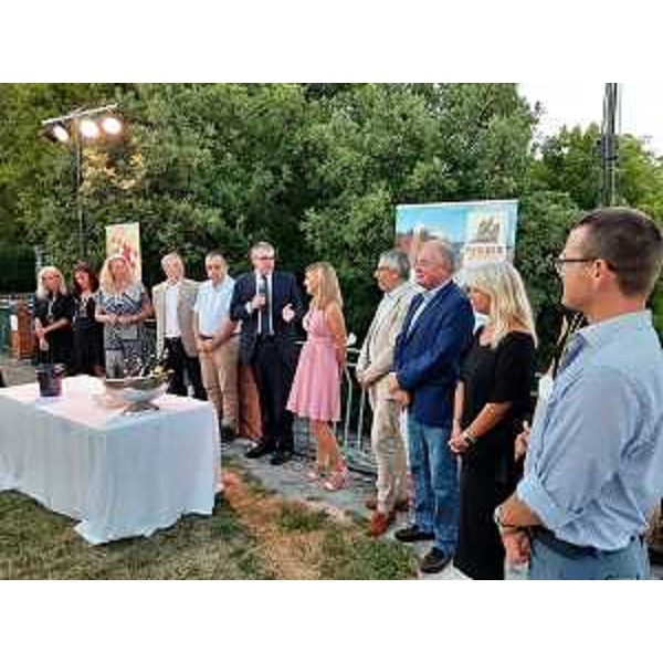 L'assessore regionale alle Autonomie locali Pierpaolo Roberti porta il suo saluto alla manifestazione "Calici di stelle" a Sistiana - L'assessore regionale alle Autonomie locali Pierpaolo Roberti porta il suo saluto alla manifestazione "Calici di stelle" a Sistiana