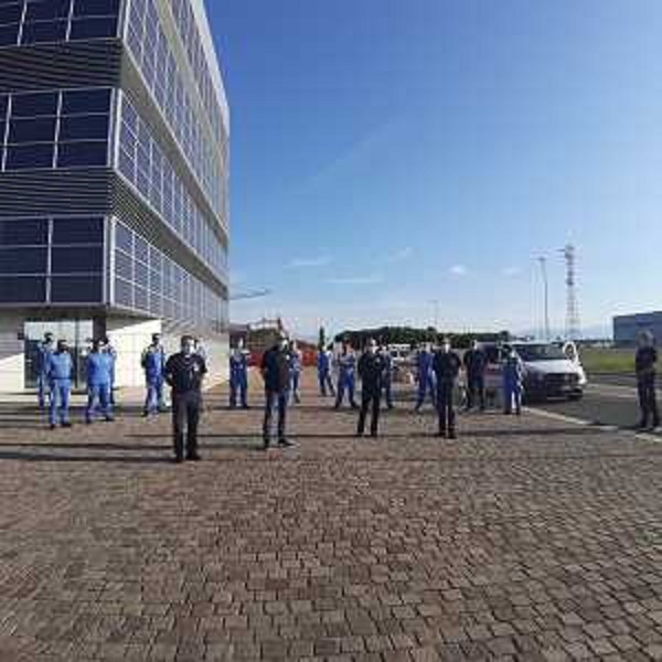 Il vicegovernatore con delega alla Protezione civile Riccardo Riccardi saluta le squadre di volontari e funzionari in partenza per la Sicilia dalla sede operativa di Palmanova - Il vicegovernatore con delega alla Protezione civile Riccardo Riccardi saluta le squadre di volontari e funzionari in partenza per la Sicilia dalla sede operativa di Palmanova