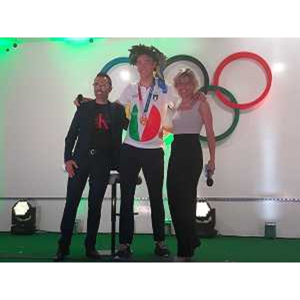 L'oro olimpico Jonathan Milan con l'assessore Zilli e il consigliere Mazzolini. - L'oro olimpico Jonathan Milan con l'assessore Zilli e il consigliere Mazzolini.