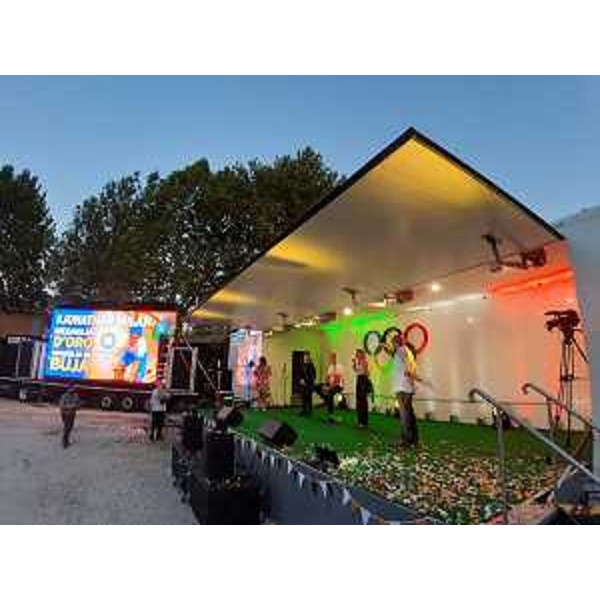 L'oro olimpico Jonathan Milan con l'assessore Zilli e il consigliere Mazzolini. - L'oro olimpico Jonathan Milan con l'assessore Zilli e il consigliere Mazzolini.