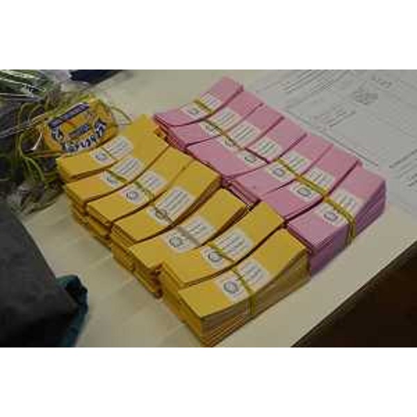 Schede elettorali pronte per l'inizio dei lavori ai seggi - Schede elettorali pronte per l'inizio dei lavori ai seggi