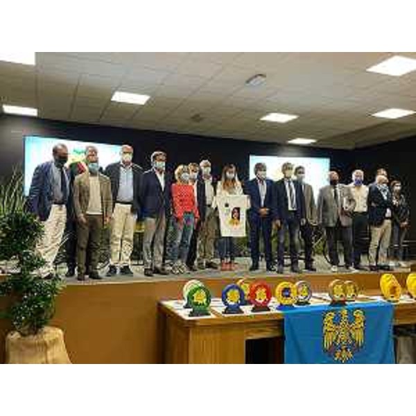 Tutti i protagonisti della passerella ufficiale del Giro ciclistico internazionale della Regione Fvg - Tutti i protagonisti della passerella ufficiale del Giro ciclistico internazionale della Regione Fvg