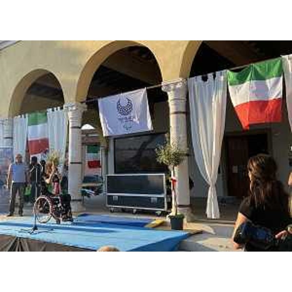 la campionessa Katia Aere durante la festa svoltasi oggi a Spilimbergo - la campionessa Katia Aere durante la festa svoltasi oggi a Spilimbergo