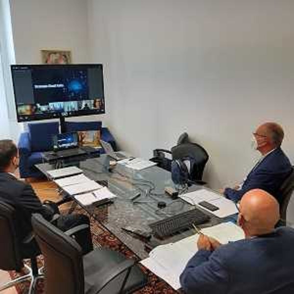 La riunione in videoconferenza per la presentazione di "Strategia cloud Italia" ai rappresentanti di Regioni e Comuni - La riunione in videoconferenza per la presentazione di "Strategia cloud Italia" ai rappresentanti di Regioni e Comuni