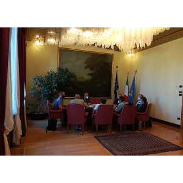 Un momento dell'incontro nel palazzo di piazza Oberdan - Un momento dell'incontro nel palazzo di piazza Oberdan