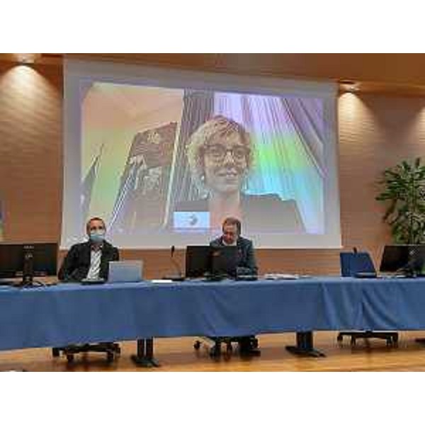 Gli assessori regionali alle Infrastrutture e territorio, Graziano Pizzimenti, e alle Finanze, Barbara Zilli, durante l'incontro con i sindaci sul Fondo di rotazione per la progettazione - Udine, 7 ottobre 2021 - Gli assessori regionali alle Infrastrutture e territorio, Graziano Pizzimenti, e alle Finanze, Barbara Zilli, durante l'incontro con i sindaci sul Fondo di rotazione per la progettazione - Udine, 7 ottobre 2021