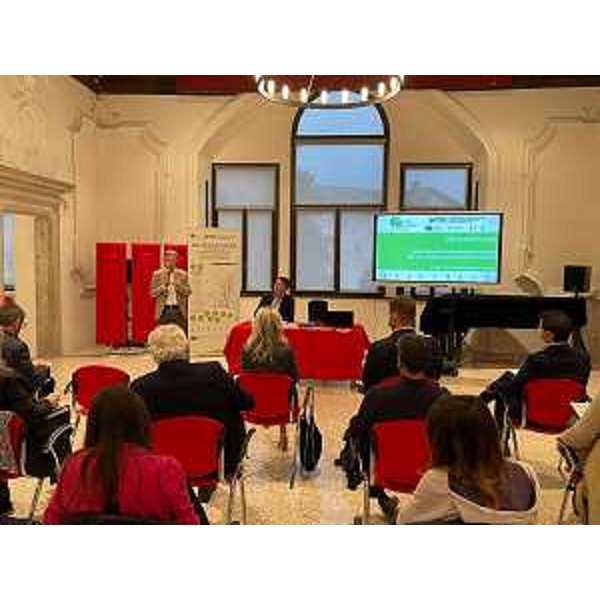 L'assessore regionale alle Risorse agroalimentari e forestali, Stefano Zannier, alla presentazione del progetto 'Pais di rustic amour', a Spilimbergo - L'assessore regionale alle Risorse agroalimentari e forestali, Stefano Zannier, alla presentazione del progetto 'Pais di rustic amour', a Spilimbergo