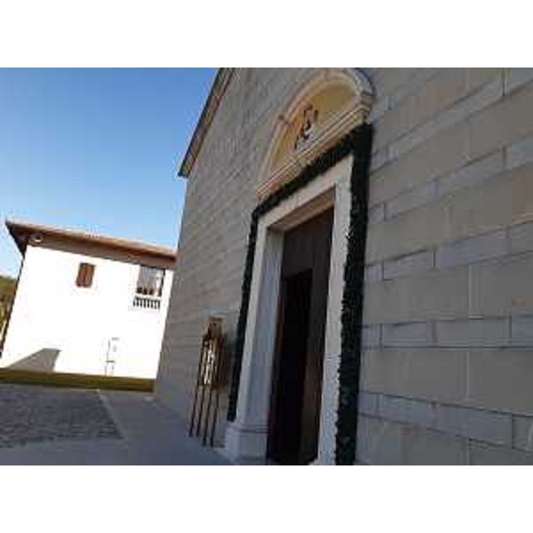 La facciata del santuario di sant'Antonio, a Gemona del Friuli - La facciata del santuario di sant'Antonio, a Gemona del Friuli