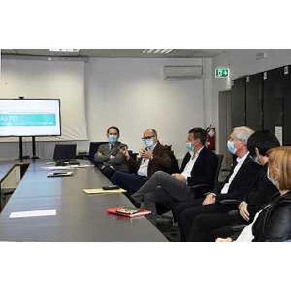 Il vicegovernatore Riccardi durante la presentazione dei nuovi dirigenti medici in Asfo - Il vicegovernatore Riccardi durante la presentazione dei nuovi dirigenti medici in Asfo