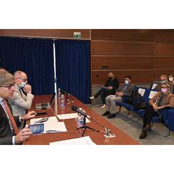 L'assessore regionale alle Attività produttive e turismo, Sergio Emidio Bini, nella sede del Consorzio per il nucleo di industrializzazione della provincia di Pordenone (Nip) - Maniago, 13 ottobre 2021 - L'assessore regionale alle Attività produttive e turismo, Sergio Emidio Bini, nella sede del Consorzio per il nucleo di industrializzazione della provincia di Pordenone (Nip) - Maniago, 13 ottobre 2021