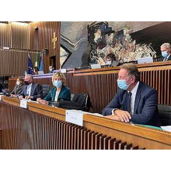 Gli assessori regionali Barbara Zilli e Fabio Scoccimarro con Alessandro Basso (FdI), presidente della I Commissione - Gli assessori regionali Barbara Zilli e Fabio Scoccimarro con Alessandro Basso (FdI), presidente della I Commissione