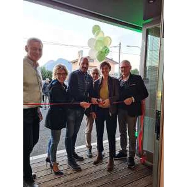 L'assessore regionale alle Finanze Barbara Zilli al taglio del nastro della nuova sede della Termoel - Gemona del Friuli, 15 ottobre 2021 - L'assessore regionale alle Finanze Barbara Zilli al taglio del nastro della nuova sede della Termoel - Gemona del Friuli, 15 ottobre 2021 