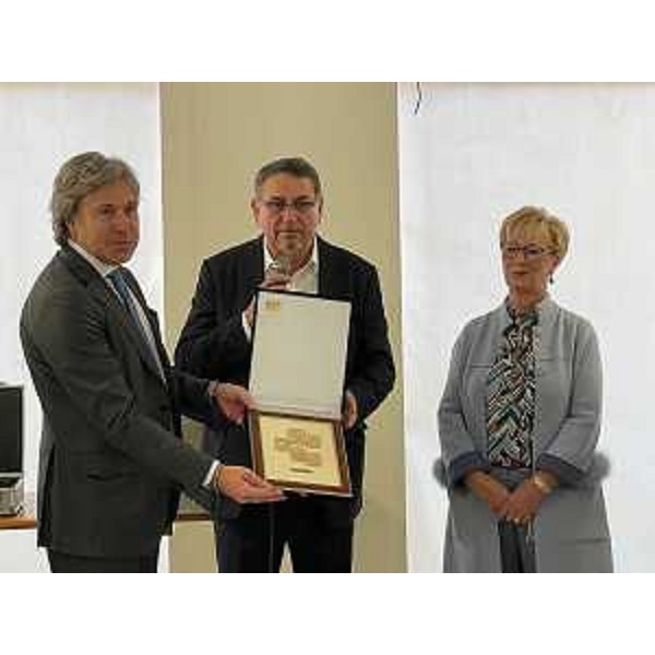 L'assessore regionale alle Attività produttive, Sergio Emidio Bini, a Porpetto ai festeggiamenti per i 200 anni di attività della famiglia di Alviero Seretti. - L'assessore regionale alle Attività produttive, Sergio Emidio Bini, a Porpetto ai festeggiamenti per i 200 anni di attività della famiglia di Alviero Seretti.