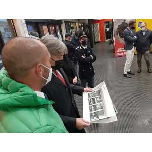 L'assessore regionale lle Attività produttive e turismo Sergio Emidio Bini durante il sopralluogo con il sindaco di Gemona, Roberto Revelant, - Gemona del Friuli, 20 ottobre 2021. - L'assessore regionale lle Attività produttive e turismo Sergio Emidio Bini durante il sopralluogo con il sindaco di Gemona, Roberto Revelant, - Gemona del Friuli, 20 ottobre 2021.