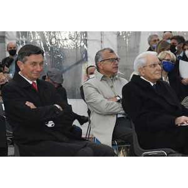 Il presidente del Cr Fvg, Piero Mauro Zanin, tra i presidenti Borut Pahor e Sergio Mattarella - Il presidente del Cr Fvg, Piero Mauro Zanin, tra i presidenti Borut Pahor e Sergio Mattarella