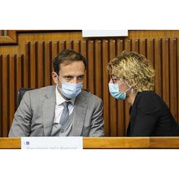 Il governatore Fvg, Massimiiano Fedriga, con l'assessore alle Finanze, Barbara Zilli - Il governatore Fvg, Massimiiano Fedriga, con l'assessore alle Finanze, Barbara Zilli