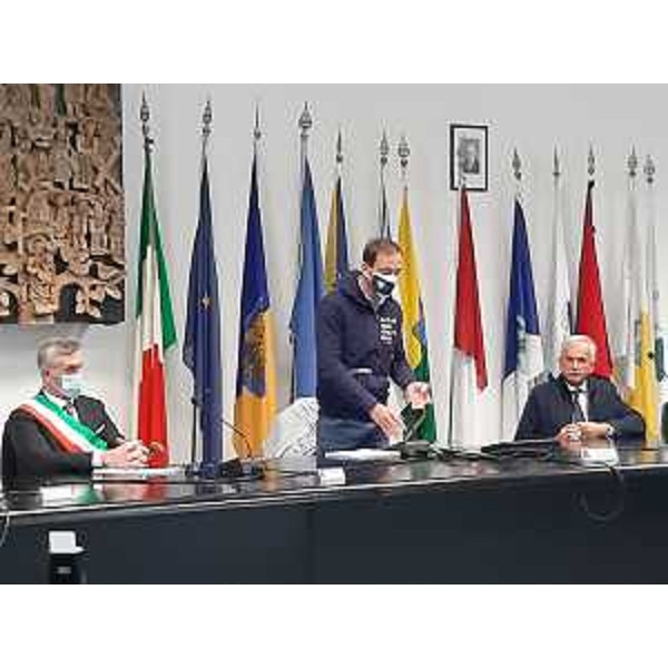 Il governatore Massimiliano Fedriga nel corso dell'incontro con i sindaci delle Valli del Natisone - Il governatore Massimiliano Fedriga nel corso dell'incontro con i sindaci delle Valli del Natisone 