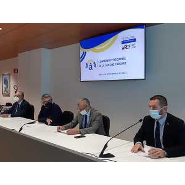 Lassessore regionale alla Funzione pubblica e lingue minoritarie Pierpaolo Roberti presenta la Terza conferenza regionale sulla lingua friulana assime al presidente del Consiglio regionale Piero Mauro Zanin, al consigliere regionale Emanuele Zanon e al presidente dell'Arlef Eros Cisilino. - Lassessore regionale alla Funzione pubblica e lingue minoritarie Pierpaolo Roberti presenta la Terza conferenza regionale sulla lingua friulana assime al presidente del Consiglio regionale Piero Mauro Zanin, al consigliere regionale Emanuele Zanon e al presidente dell'Arlef Eros Cisilino. 