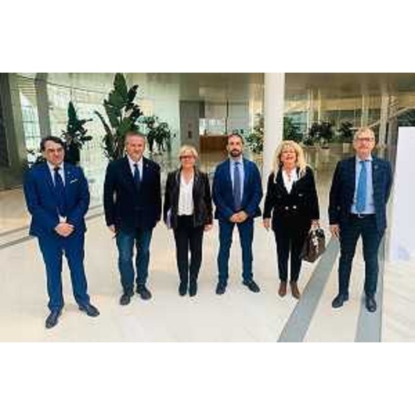 Il presidente Piero Mauro Zanin assieme ai colleghi delle altre Regioni a Bari - Il presidente Piero Mauro Zanin assieme ai colleghi delle altre Regioni a Bari