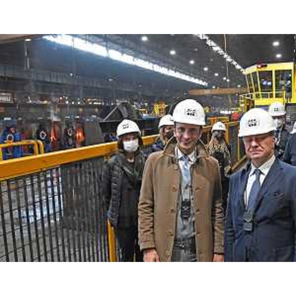 Il governatpre del Friuli Venezia Giulia Massimiliano Fedriga con l'assessore al Lavoro Alessia Rosolen in visita alla Pittini di Osoppo. A destra nella foto il presidente del Gruppo Federico Pittini - Il governatpre del Friuli Venezia Giulia Massimiliano Fedriga con l'assessore al Lavoro Alessia Rosolen in visita alla Pittini di Osoppo. A destra nella foto il presidente del Gruppo Federico Pittini 