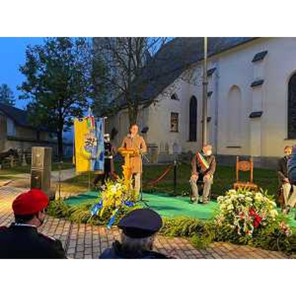Il governatore del Friuli Venezia Giulia Massimiliano Fedriga durante la cerimonia d'inaugurazione di piazza dell'Unità d'Italia a Tarvisio. - Il governatore del Friuli Venezia Giulia Massimiliano Fedriga durante la cerimonia d'inaugurazione di piazza dell'Unità d'Italia a Tarvisio.