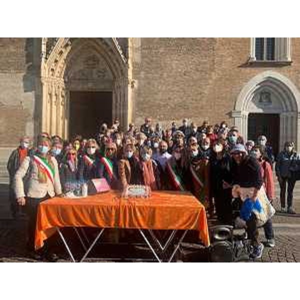 Lassessore regionale alle Finanze Barbara Zilli all'arrivo della marcia promossa dal Comitato dellAssociazione nazionale donne operate al seno (Andos Udine) - Lassessore regionale alle Finanze Barbara Zilli all'arrivo della marcia promossa dal Comitato dellAssociazione nazionale donne operate al seno (Andos Udine) 