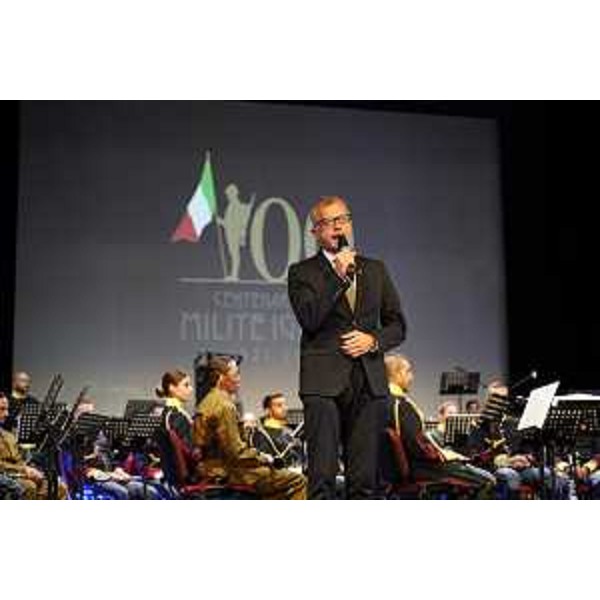 Il presidente del Cr Fvg, Piero Mauro Zanin, sul palco dell'evento udinese - Il presidente del Cr Fvg, Piero Mauro Zanin, sul palco dell'evento udinese