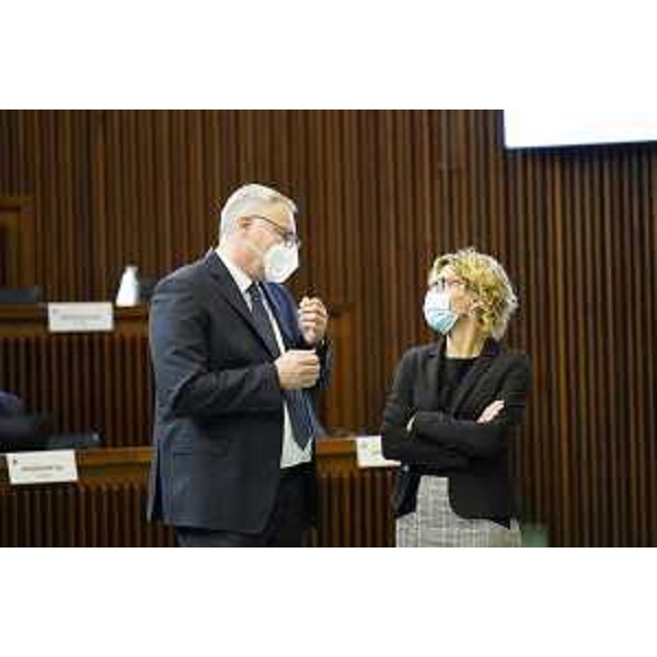 Mauro Bordin (Lega) con l'assessore Fvg alle Finanze, Barbara Zilli - Mauro Bordin (Lega) con l'assessore Fvg alle Finanze, Barbara Zilli