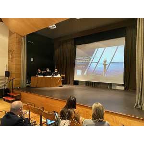 Lassessore regionale a Lavoro, formazione, istruzione, ricerca, università e famiglia Alessia Rosolen, durante il convegno "Lotta alla povertà: costruire insieme strategie di contrasto". - Lassessore regionale a Lavoro, formazione, istruzione, ricerca, università e famiglia Alessia Rosolen, durante il convegno "Lotta alla povertà: costruire insieme strategie di contrasto".