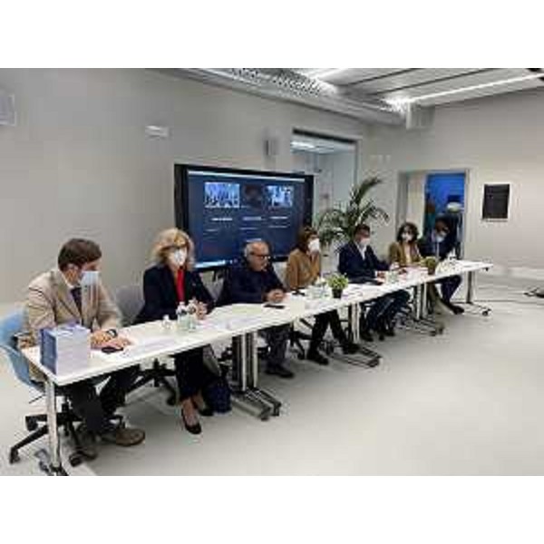 L'assessore regionale al Lavoro, Formazione, Istruzione, Ricerca, Università e Famiglia Alessia Rosolen durante la presentazione del progetto Futurelab, svoltasi all'interno del centro di formazione esperienziale Lef di San Vito al Tagliamento, alla quale hanno partecipato anche il presidente di Confindustria Alto Adriatico, Michelangelo Agrusti e il direttore dell'Ufficio scolastico regionale Daniele Beltrame. - L'assessore regionale al Lavoro, Formazione, Istruzione, Ricerca, Università e Famiglia Alessia Rosolen durante la presentazione del progetto Futurelab, svoltasi all'interno del centro di formazione esperienziale Lef di San Vito al Tagliamento, alla quale hanno partecipato anche il presidente di Confindustria Alto Adriatico, Michelangelo Agrusti e il direttore dell'Ufficio scolastico regionale Daniele Beltrame.