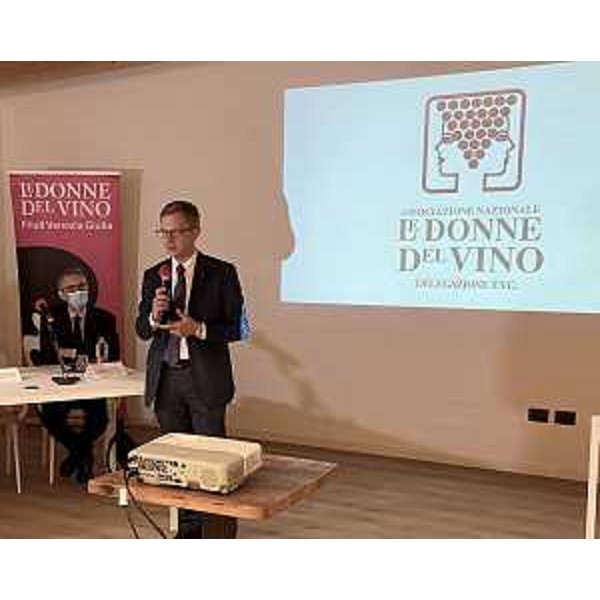 L'intervento dell'assessore regionale alle Risorse agroalimentari Stefano Zanier al convegno organizzato dalla Donne del Vino a Fiume Veneto - L'intervento dell'assessore regionale alle Risorse agroalimentari Stefano Zanier al convegno organizzato dalla Donne del Vino a Fiume Veneto
