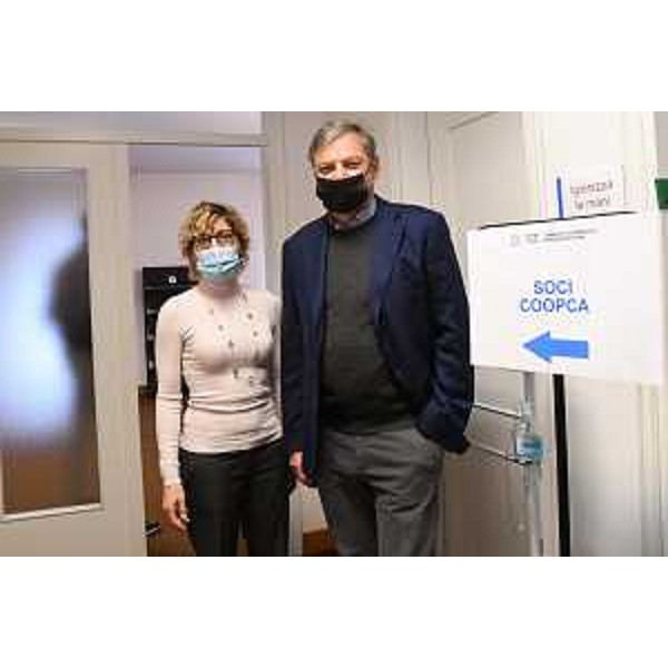 L'assessore regionale alle Finanze, Barbara Zilli, assieme al presidente della Camera di commercio Pordenone-Udine, Giovanni Da Pozzo. - L'assessore regionale alle Finanze, Barbara Zilli, assieme al presidente della Camera di commercio Pordenone-Udine, Giovanni Da Pozzo. 