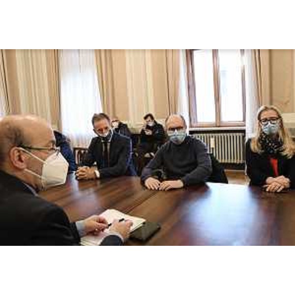 Il vicegovernatore Riccardi e l'assessore Scoccimarro al vertice che si è tenuto nella sede della Prefettura di Gorizia - Il vicegovernatore Riccardi e l'assessore Scoccimarro al vertice che si è tenuto nella sede della Prefettura di Gorizia